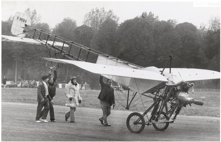 62 ans après la traversée de la Manche un "Blériot" décolle… vole et atterrit sur l'Esplanade de Lille